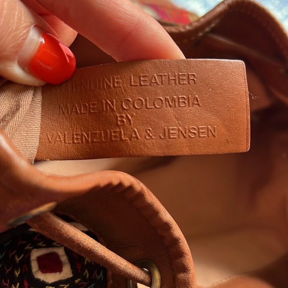 The leather shop crossbody bag - Picture 7 of 10